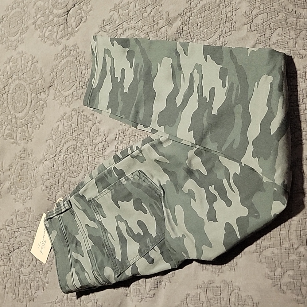 Universal Thread Camouflage skinny  light weight, high rise Womens jeans